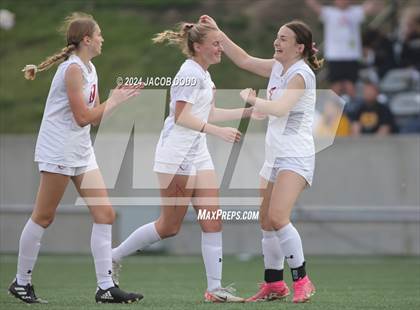 Thumbnail 3 in Duchesne vs. Gretna East photogallery.