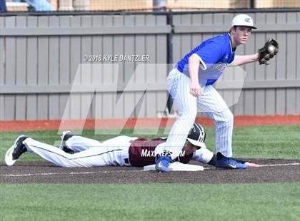 Thumbnail 2 in St. Michael's vs Grace Community (Texas Private School Classic) photogallery.