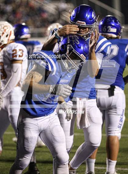 Thumbnail 3 in Caldwell vs. Robinson (UIL 4A D2 Bi-District Playoff) photogallery.