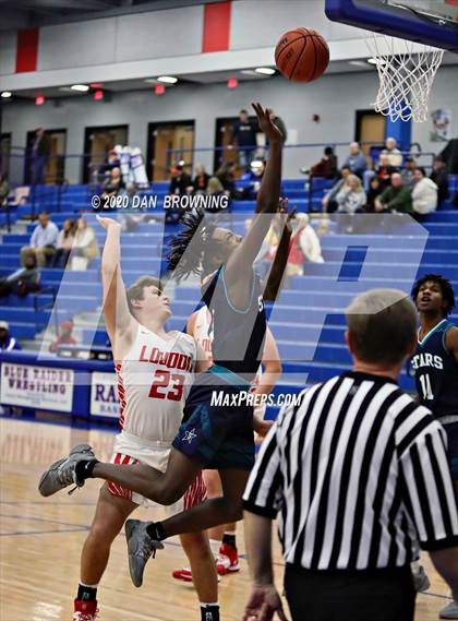 Thumbnail 2 in Loudon vs Siegel (Under Armour Classic) photogallery.