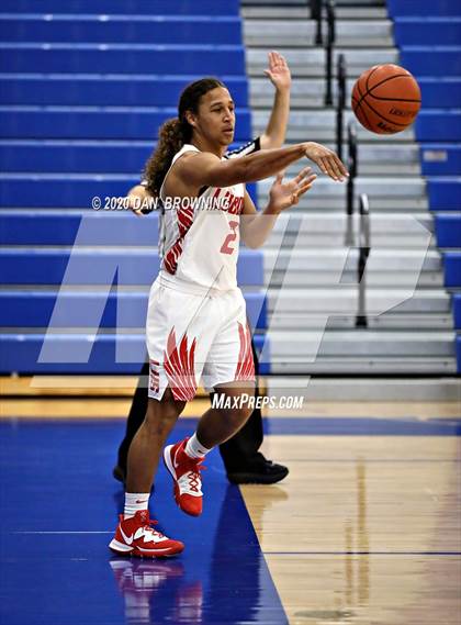 Thumbnail 3 in Loudon vs Siegel (Under Armour Classic) photogallery.