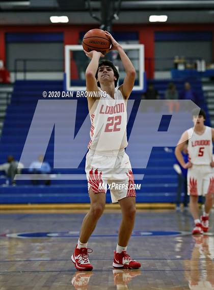 Thumbnail 2 in Loudon vs Siegel (Under Armour Classic) photogallery.