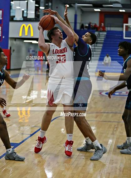 Thumbnail 3 in Loudon vs Siegel (Under Armour Classic) photogallery.
