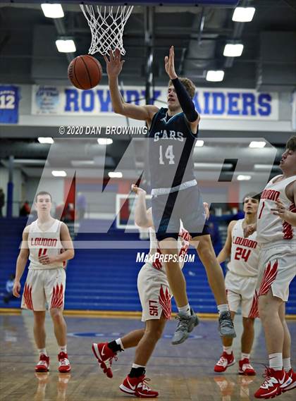 Thumbnail 2 in Loudon vs Siegel (Under Armour Classic) photogallery.