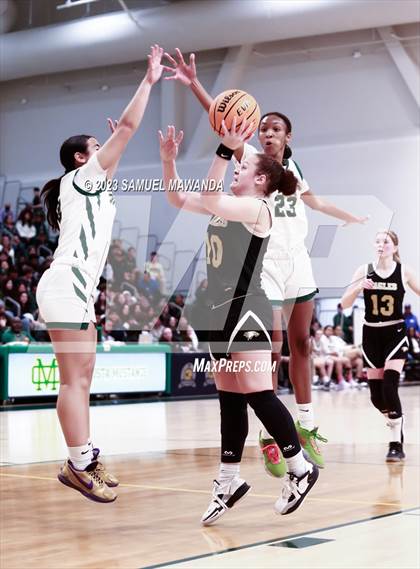 Thumbnail 2 in Oak Park vs  St. Monica (CIF SS Division 5A Championship) photogallery.