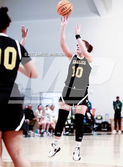 Thumbnail 3 in Oak Park vs  St. Monica (CIF SS Division 5A Championship) photogallery.