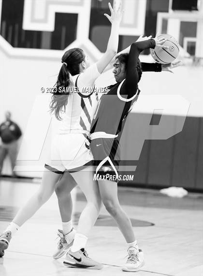 Thumbnail 3 in Oak Park vs  St. Monica (CIF SS Division 5A Championship) photogallery.