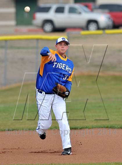 Thumbnail 3 in Whitewright vs. Bland (Blue Ridge Tournament) photogallery.