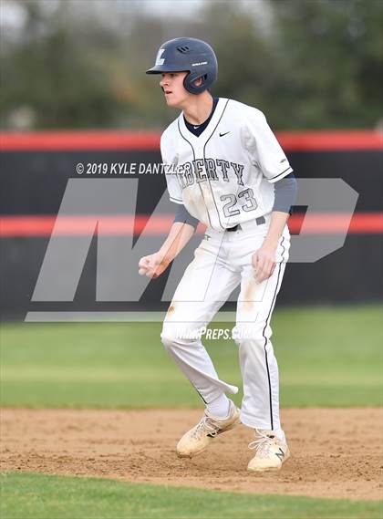 Thumbnail 3 in Liberty Christian vs Grapevine Faith Christian (Texas Private School Classic) photogallery.