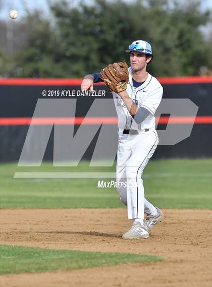 Thumbnail 3 in Liberty Christian vs Grapevine Faith Christian (Texas Private School Classic) photogallery.