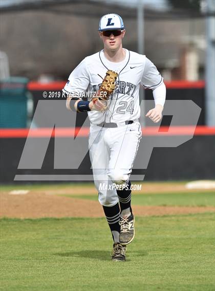 Thumbnail 2 in Liberty Christian vs Grapevine Faith Christian (Texas Private School Classic) photogallery.