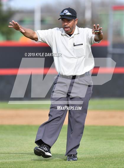 Thumbnail 2 in Liberty Christian vs Grapevine Faith Christian (Texas Private School Classic) photogallery.