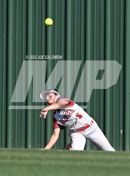Thumbnail 2 in Lee vs MacArthur [Douglas] photogallery.