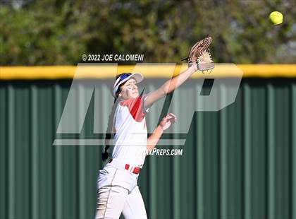 Thumbnail 2 in Lee vs MacArthur [Douglas] photogallery.