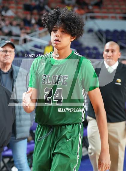 Thumbnail 3 in Sunnyslope vs. Perry (AIA Open Final) photogallery.