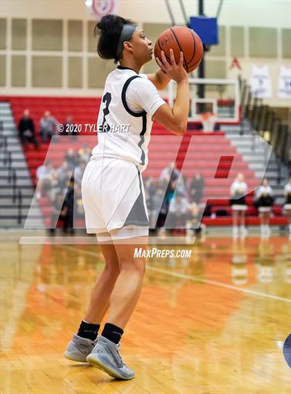 Thumbnail 3 in Plainfield vs. Avon (IHSAA 4A Second Round Playoff) photogallery.