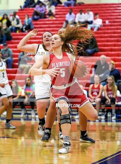 Thumbnail 1 in Plainfield vs. Avon (IHSAA 4A Second Round Playoff) photogallery.