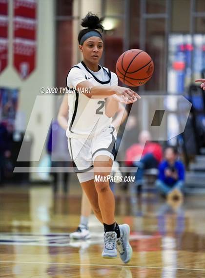 Thumbnail 3 in Plainfield vs. Avon (IHSAA 4A Second Round Playoff) photogallery.