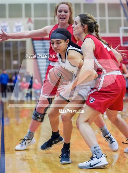 Thumbnail 2 in Plainfield vs. Avon (IHSAA 4A Second Round Playoff) photogallery.