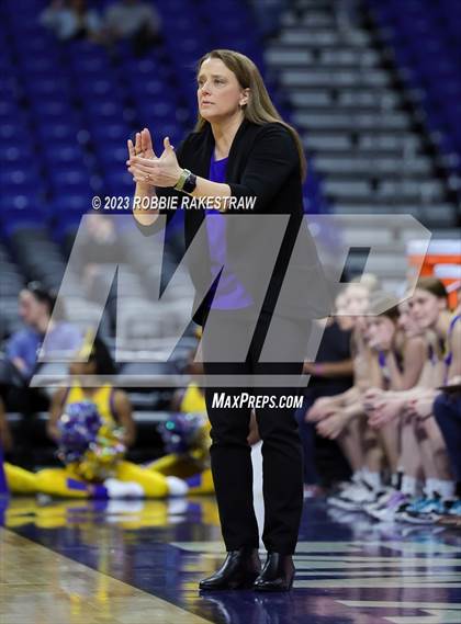Thumbnail 2 in La Vega vs. Sunnyvale (UIL 4A Basketball State Final) photogallery.