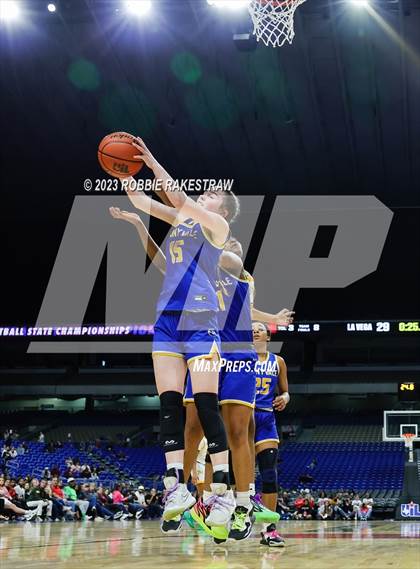 Thumbnail 3 in La Vega vs. Sunnyvale (UIL 4A Basketball State Final) photogallery.