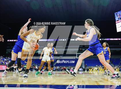 Thumbnail 3 in La Vega vs. Sunnyvale (UIL 4A Basketball State Final) photogallery.