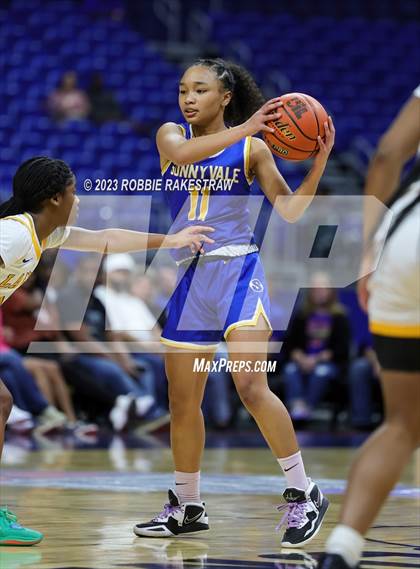 Thumbnail 2 in La Vega vs. Sunnyvale (UIL 4A Basketball State Final) photogallery.