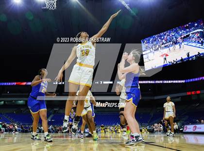 Thumbnail 1 in La Vega vs. Sunnyvale (UIL 4A Basketball State Final) photogallery.