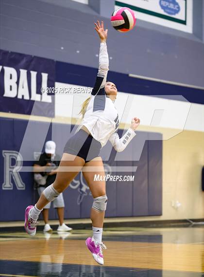 Thumbnail 3 in College Park vs Grand Oaks photogallery.