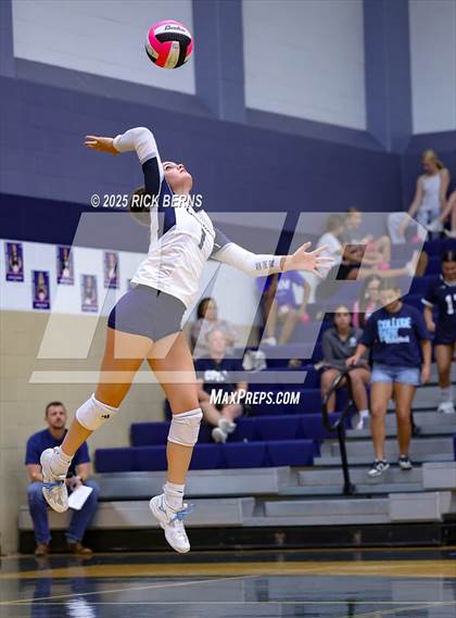 Thumbnail 2 in College Park vs Grand Oaks photogallery.
