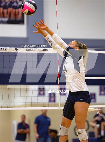 Thumbnail 3 in College Park vs Grand Oaks photogallery.