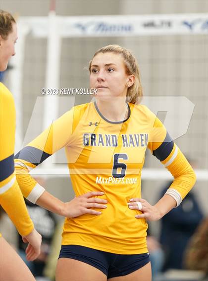 Thumbnail 3 in St. Mary Catholic Central vs. Grand Haven (Beast of the East) photogallery.