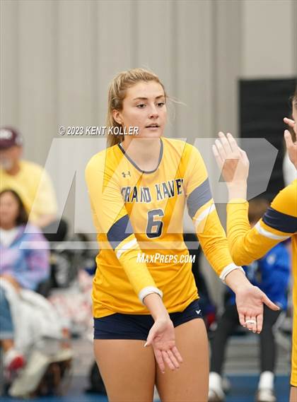 Thumbnail 2 in St. Mary Catholic Central vs. Grand Haven (Beast of the East) photogallery.