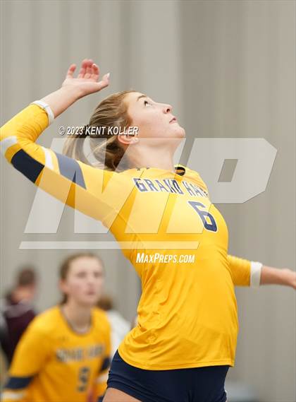 Thumbnail 3 in St. Mary Catholic Central vs. Grand Haven (Beast of the East) photogallery.