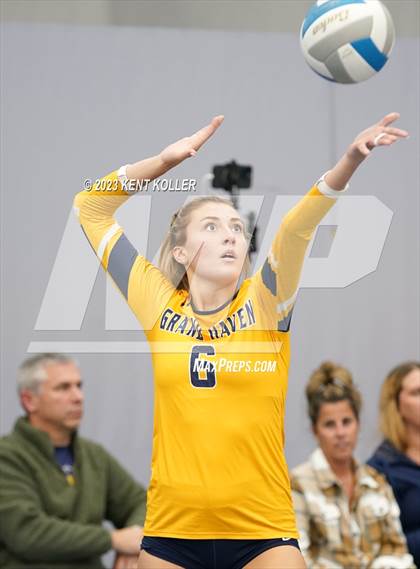 Thumbnail 1 in St. Mary Catholic Central vs. Grand Haven (Beast of the East) photogallery.