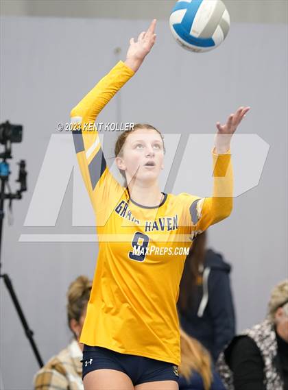 Thumbnail 2 in St. Mary Catholic Central vs. Grand Haven (Beast of the East) photogallery.
