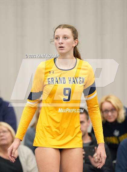 Thumbnail 3 in St. Mary Catholic Central vs. Grand Haven (Beast of the East) photogallery.