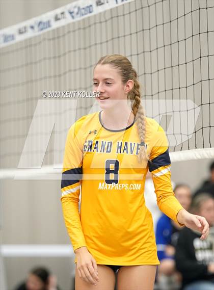 Thumbnail 1 in St. Mary Catholic Central vs. Grand Haven (Beast of the East) photogallery.