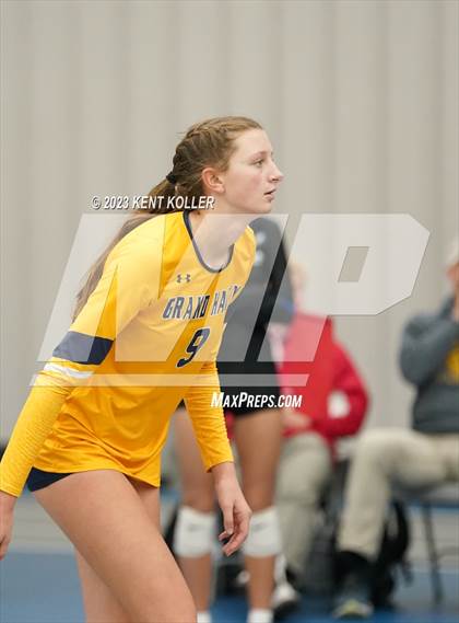 Thumbnail 2 in St. Mary Catholic Central vs. Grand Haven (Beast of the East) photogallery.