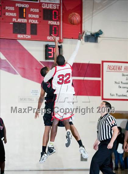 Thumbnail 1 in Fremont vs. Van Nuys (Rose City Round Ball Classic) photogallery.