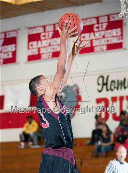 Thumbnail 3 in Fremont vs. Van Nuys (Rose City Round Ball Classic) photogallery.