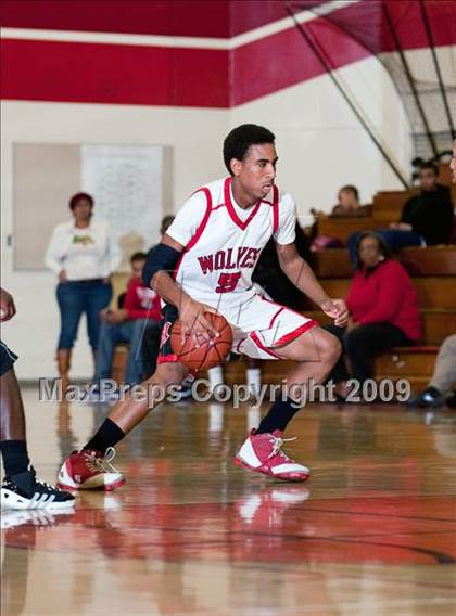 Thumbnail 3 in Fremont vs. Van Nuys (Rose City Round Ball Classic) photogallery.