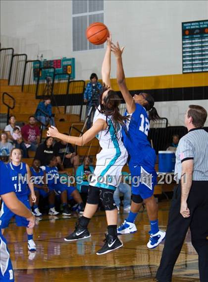 Thumbnail 1 in Pasadena Memorial vs Brazoswood (McDonald's Texas Invitational) photogallery.