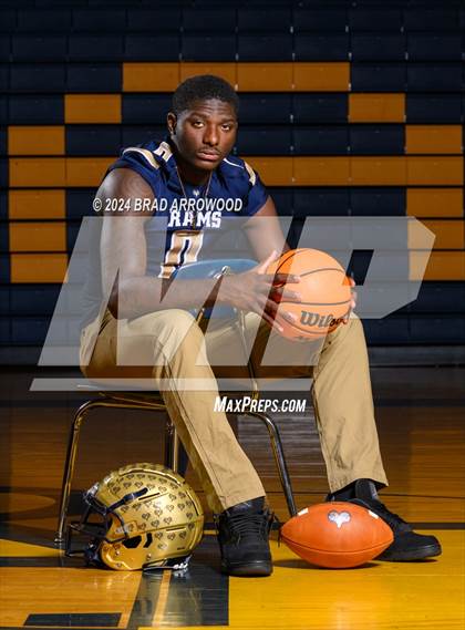 Thumbnail 2 in 2023-24 MaxPreps National Male Player of the Year (Kendre Harrison) photogallery.
