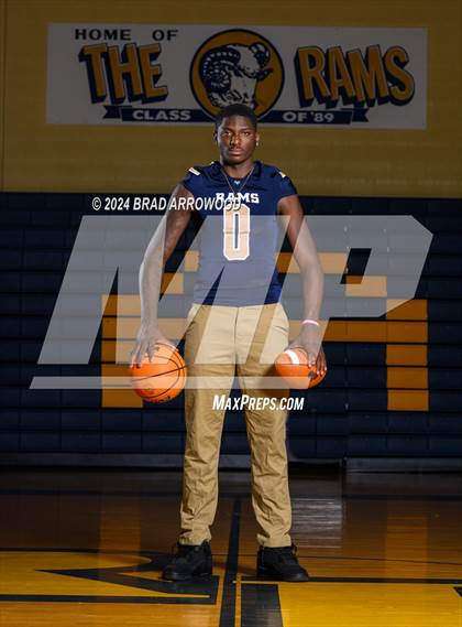 Thumbnail 1 in 2023-24 MaxPreps National Male Player of the Year (Kendre Harrison) photogallery.