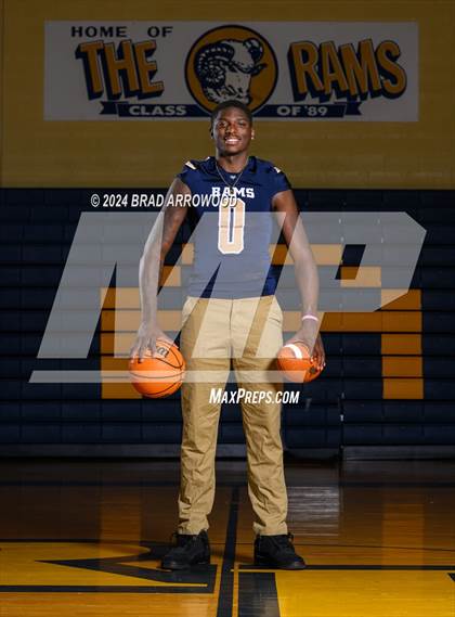 Thumbnail 2 in 2023-24 MaxPreps National Male Player of the Year (Kendre Harrison) photogallery.