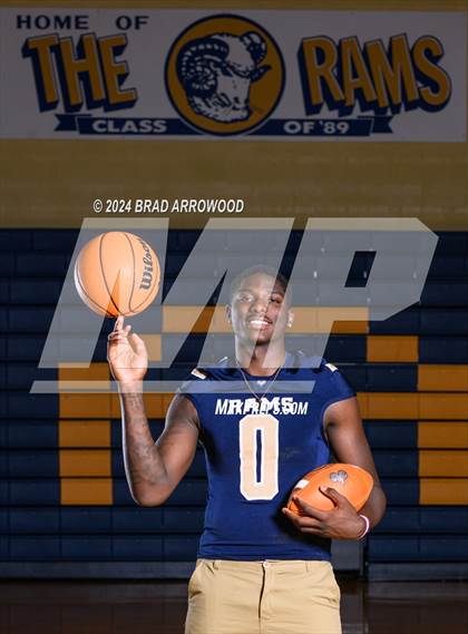 Thumbnail 3 in 2023-24 MaxPreps National Male Player of the Year (Kendre Harrison) photogallery.