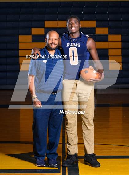 Thumbnail 1 in 2023-24 MaxPreps National Male Player of the Year (Kendre Harrison) photogallery.
