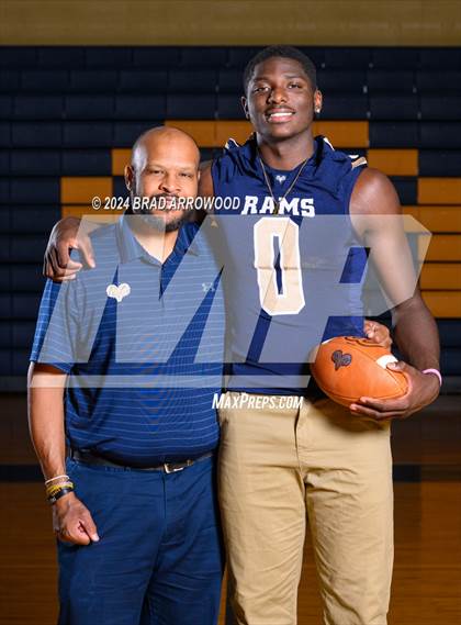 Thumbnail 2 in 2023-24 MaxPreps National Male Player of the Year (Kendre Harrison) photogallery.