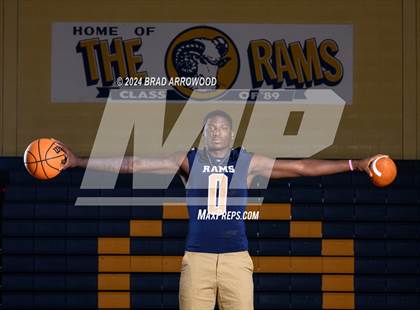 Thumbnail 3 in 2023-24 MaxPreps National Male Player of the Year (Kendre Harrison) photogallery.